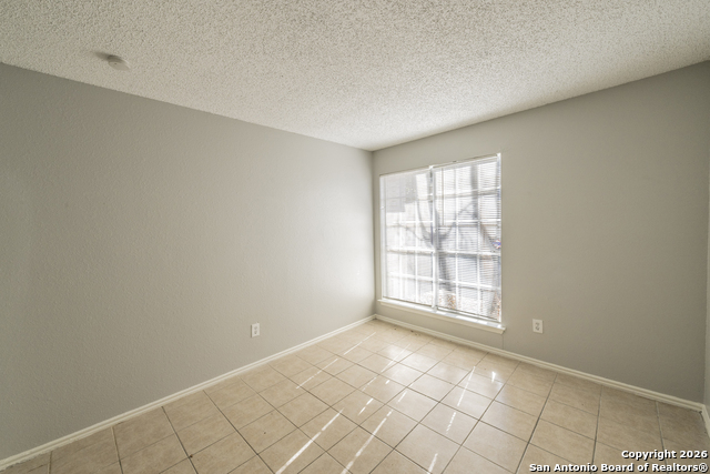 Image 18 of 34 For 7524 Oak Chase