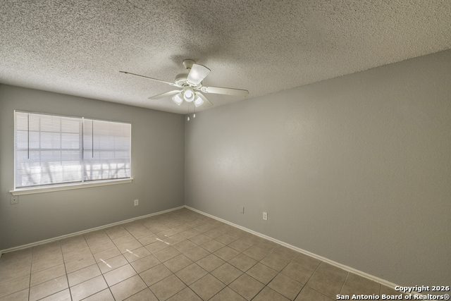 Image 22 of 34 For 7524 Oak Chase