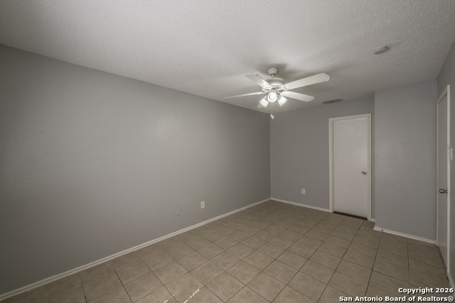 Image 23 of 34 For 7524 Oak Chase