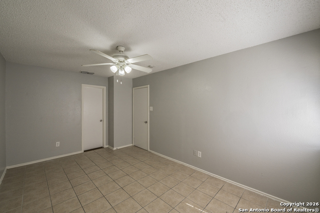 Image 24 of 34 For 7524 Oak Chase