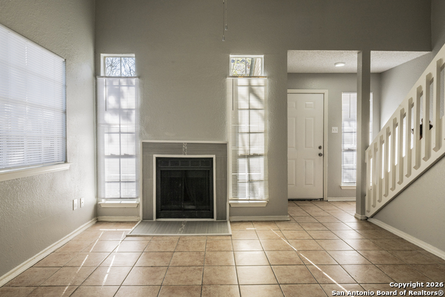 Image 5 of 34 For 7524 Oak Chase