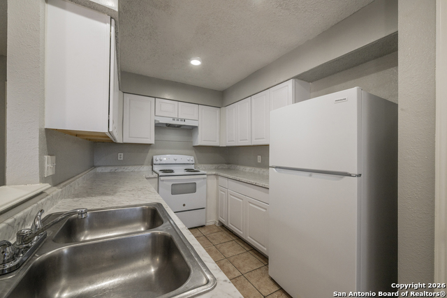 Image 8 of 34 For 7524 Oak Chase