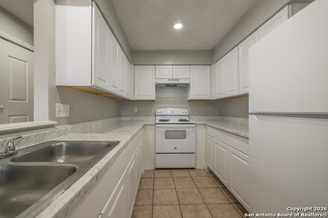 Image 9 of 34 For 7524 Oak Chase