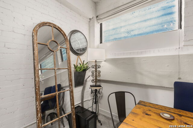 Image 12 of 49 For 1401 Flores S 215