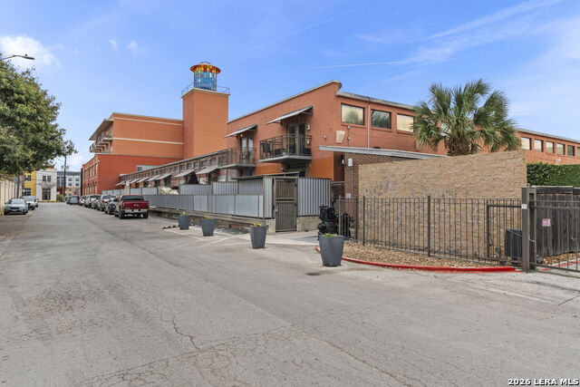 Image 27 of 49 For 1401 Flores S 215