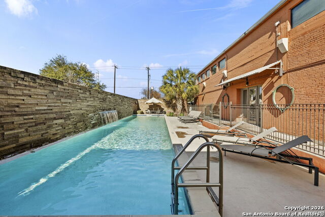 Image 28 of 49 For 1401 Flores S 215