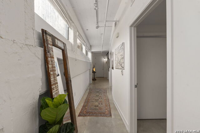 Image 3 of 49 For 1401 Flores S 215