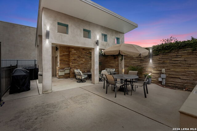 Image 33 of 49 For 1401 Flores S 215