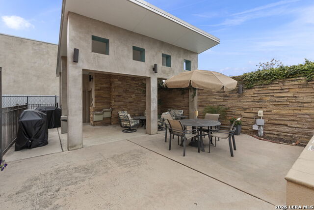 Image 34 of 49 For 1401 Flores S 215