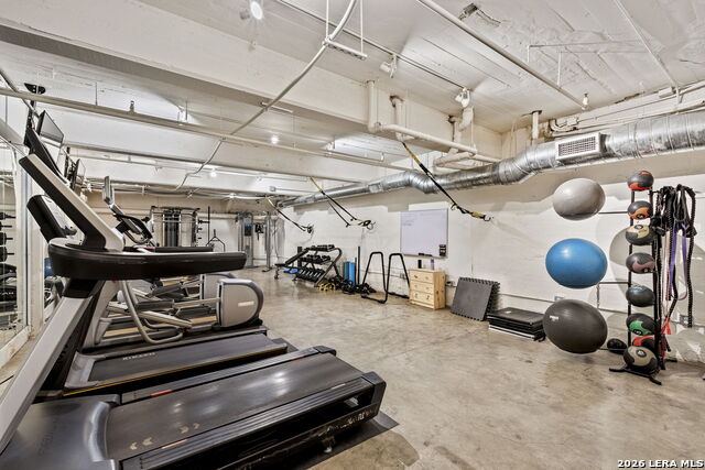 Image 39 of 49 For 1401 Flores S 215