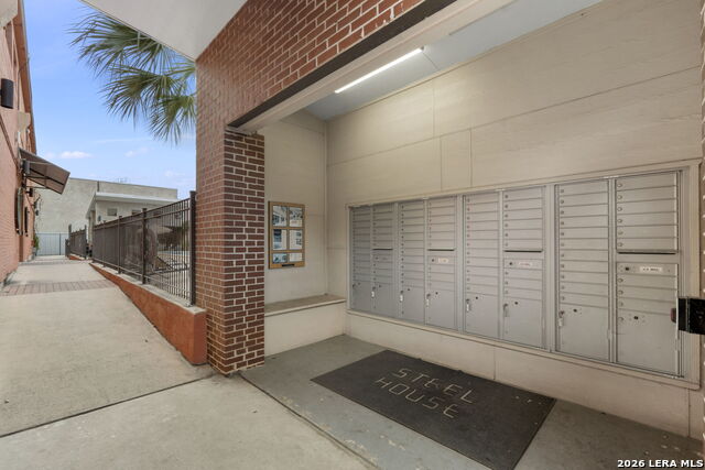 Image 40 of 49 For 1401 Flores S 215