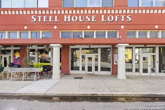 Image 45 of 49 For 1401 Flores S 215