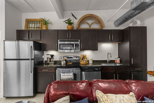 Image 9 of 49 For 1401 Flores S 215