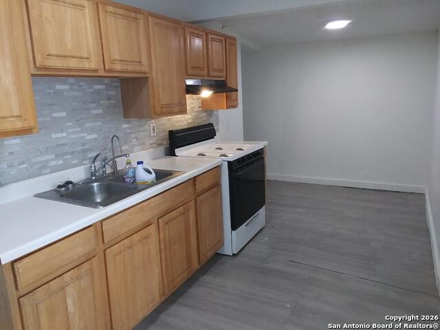 Image 2 of 4 For 1311 Sanco  