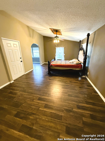 Image 18 of 36 For 212 Thornton