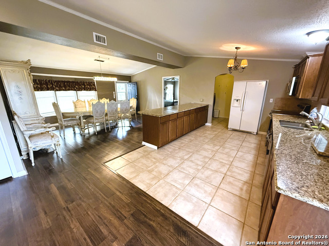 Image 7 of 36 For 212 Thornton