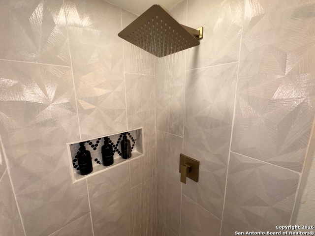 Image 22 of 27 For 414 Clower  