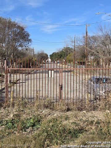 Image 11 of 28 For 5317 Commerce W