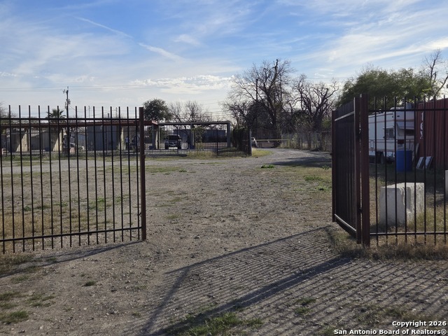 Image 17 of 28 For 5317 Commerce W