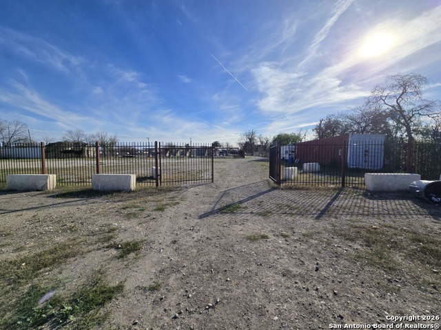 Image 18 of 28 For 5317 Commerce W