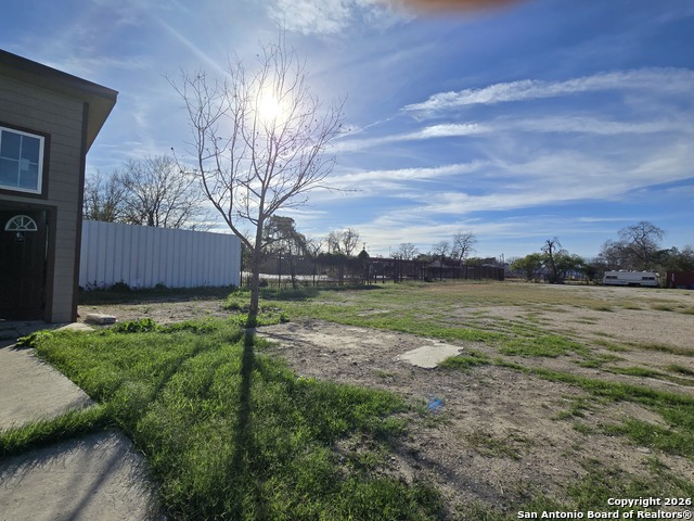 Image 2 of 28 For 5317 Commerce W