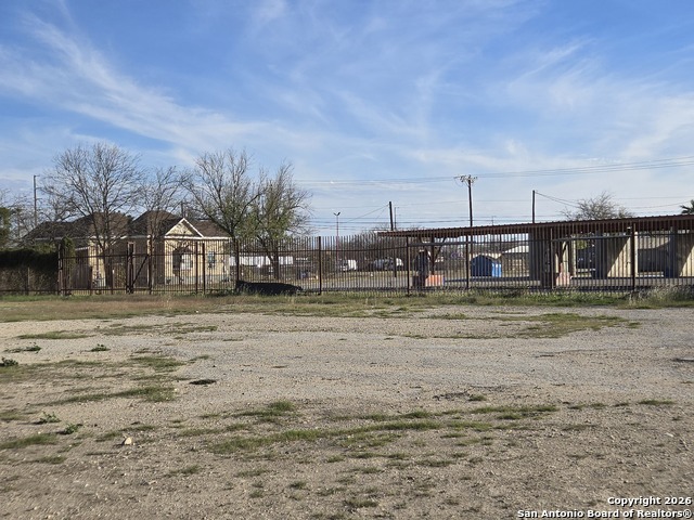 Image 20 of 28 For 5317 Commerce W