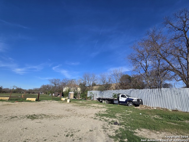 Image 21 of 28 For 5317 Commerce W