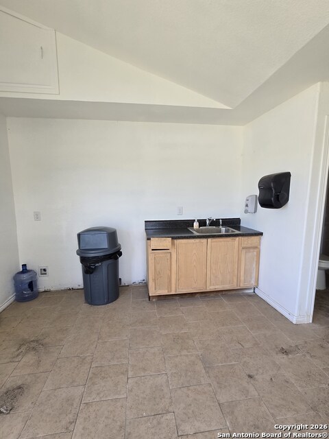 Image 24 of 28 For 5317 Commerce W