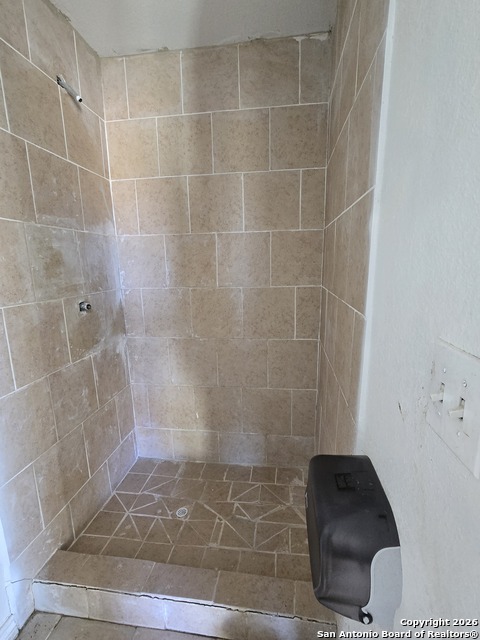 Image 25 of 28 For 5317 Commerce W