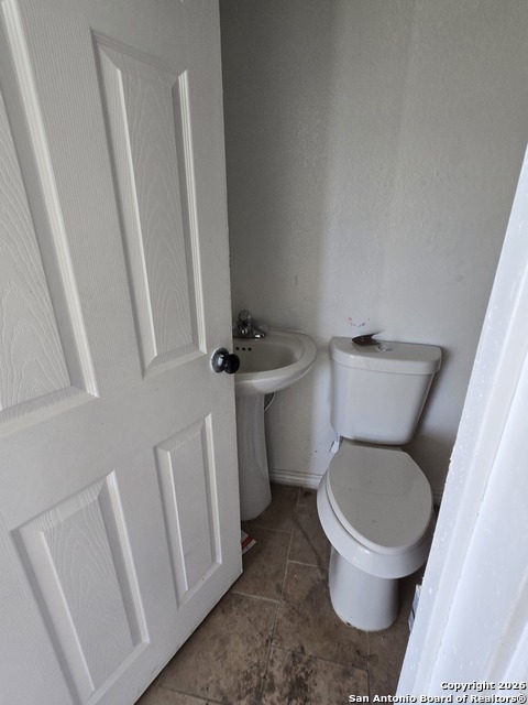 Image 26 of 28 For 5317 Commerce W