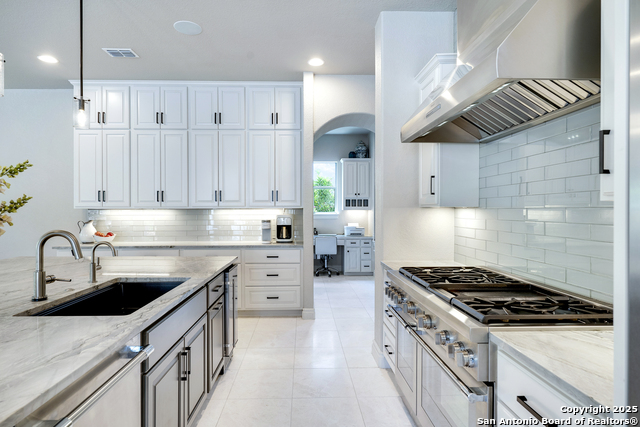 Image 14 of 56 For 170 Riverwood