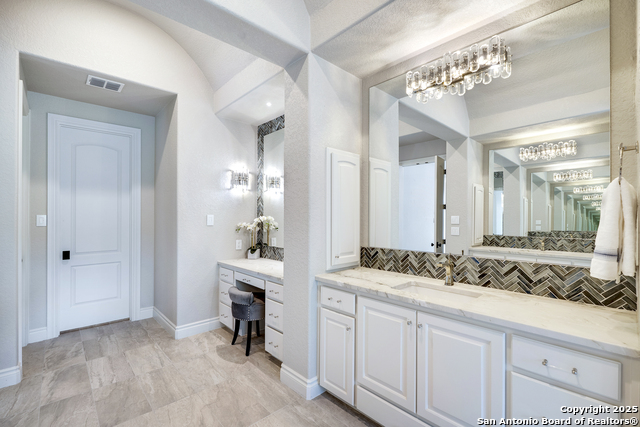 Image 24 of 56 For 170 Riverwood