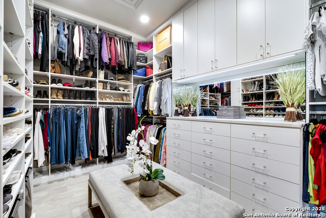 Image 26 of 56 For 170 Riverwood