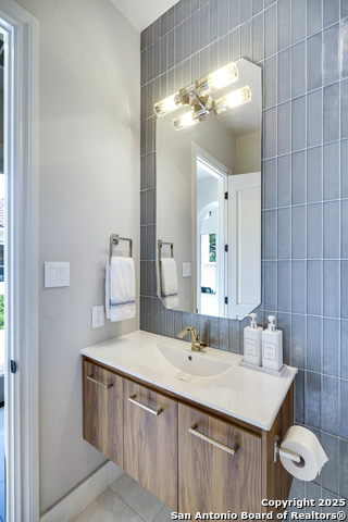 Image 30 of 56 For 170 Riverwood