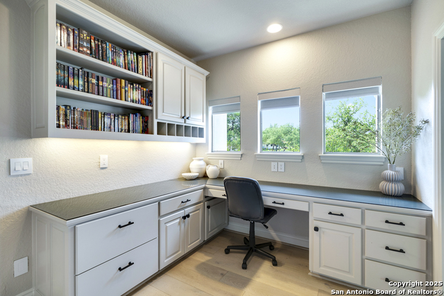 Image 41 of 56 For 170 Riverwood