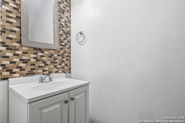 Image 12 of 21 For 5519 Red Cyn