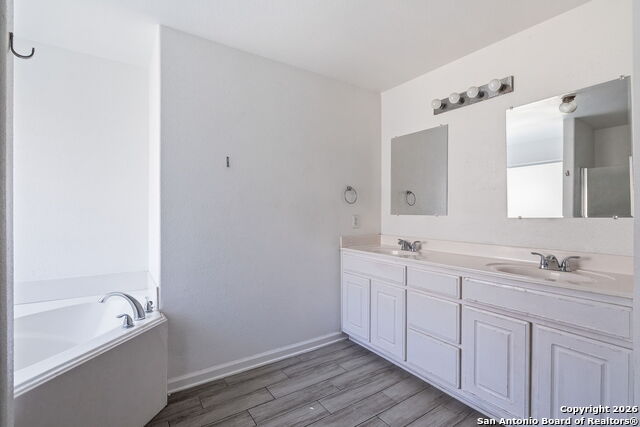 Image 14 of 21 For 5519 Red Cyn