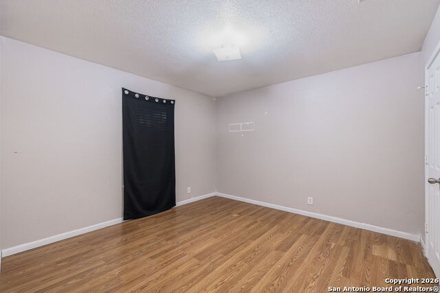 Image 16 of 21 For 5519 Red Cyn