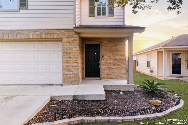 Image 3 of 21 For 5519 Red Cyn