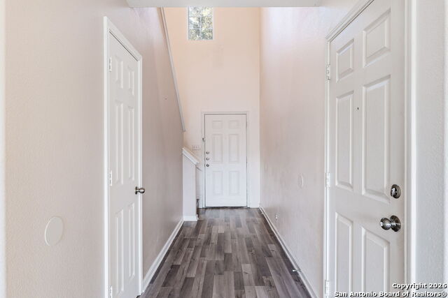 Image 5 of 21 For 5519 Red Cyn