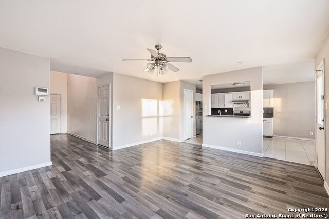 Image 7 of 21 For 5519 Red Cyn