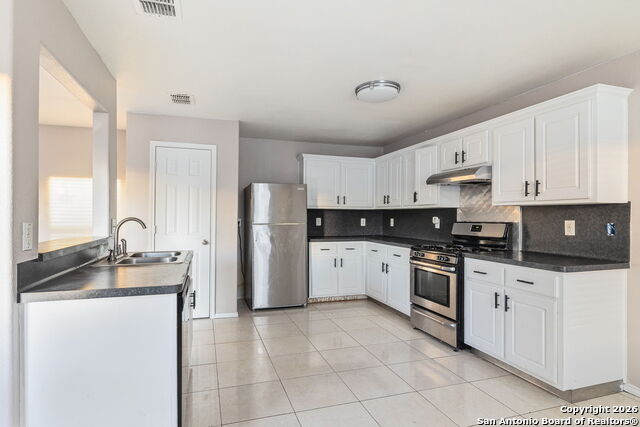 Image 9 of 21 For 5519 Red Cyn