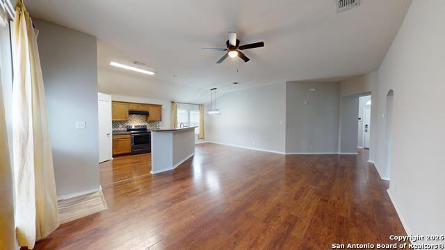 Image 7 of 34 For 8010 Seminario