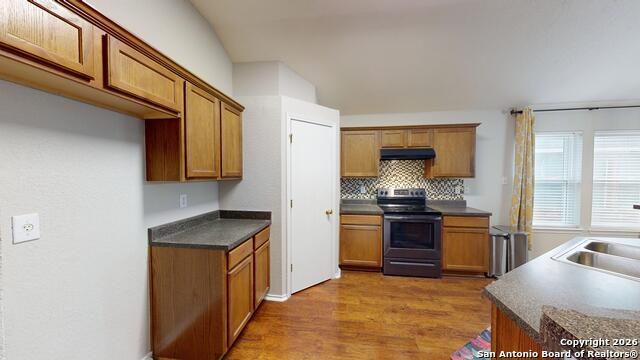 Image 9 of 34 For 8010 Seminario