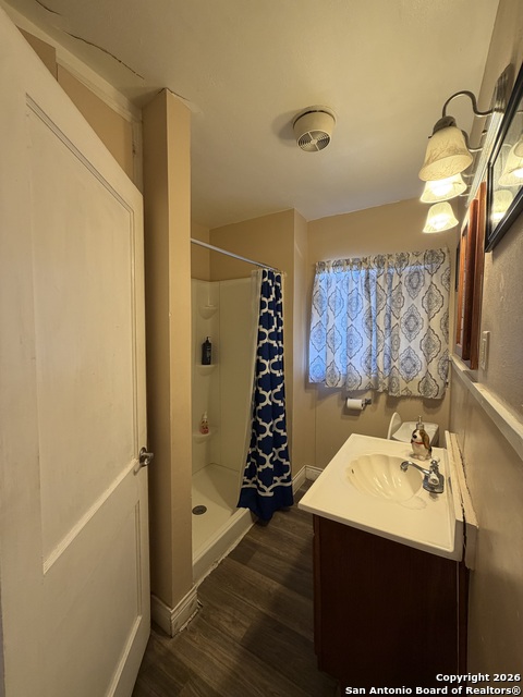 Image 16 of 21 For 917 San Francisco