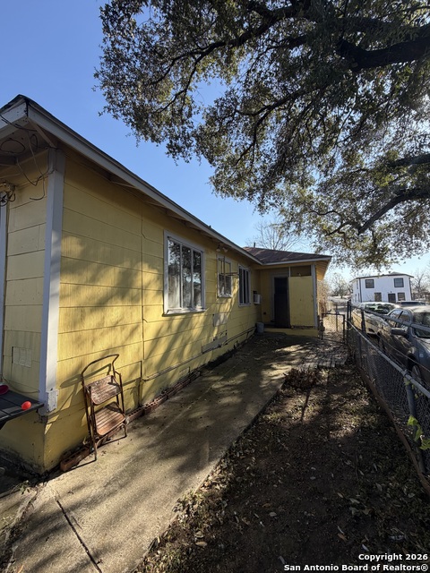 Image 20 of 21 For 917 San Francisco