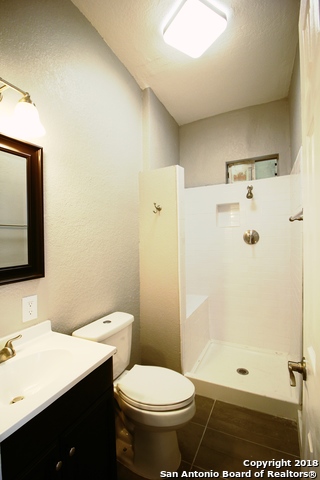 Image 3 of 10 For 1716 Olive St N 3