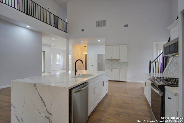 Image 12 of 48 For 17 Liser Glen