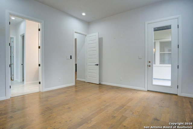 Image 22 of 48 For 17 Liser Glen