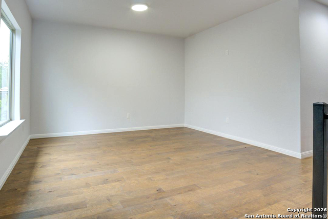 Image 28 of 48 For 17 Liser Glen